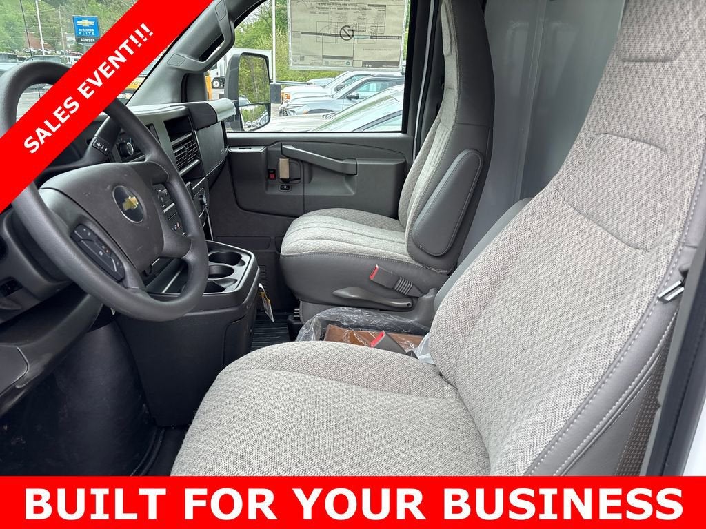 2026 Chevrolet Express Cutaway 3500 1WT